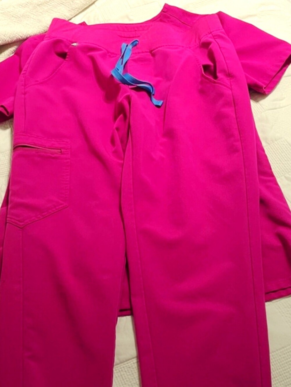 FIGS Women’s V-Neck Scrub Top & Bottom In Raspberry Sorbet- Size Small